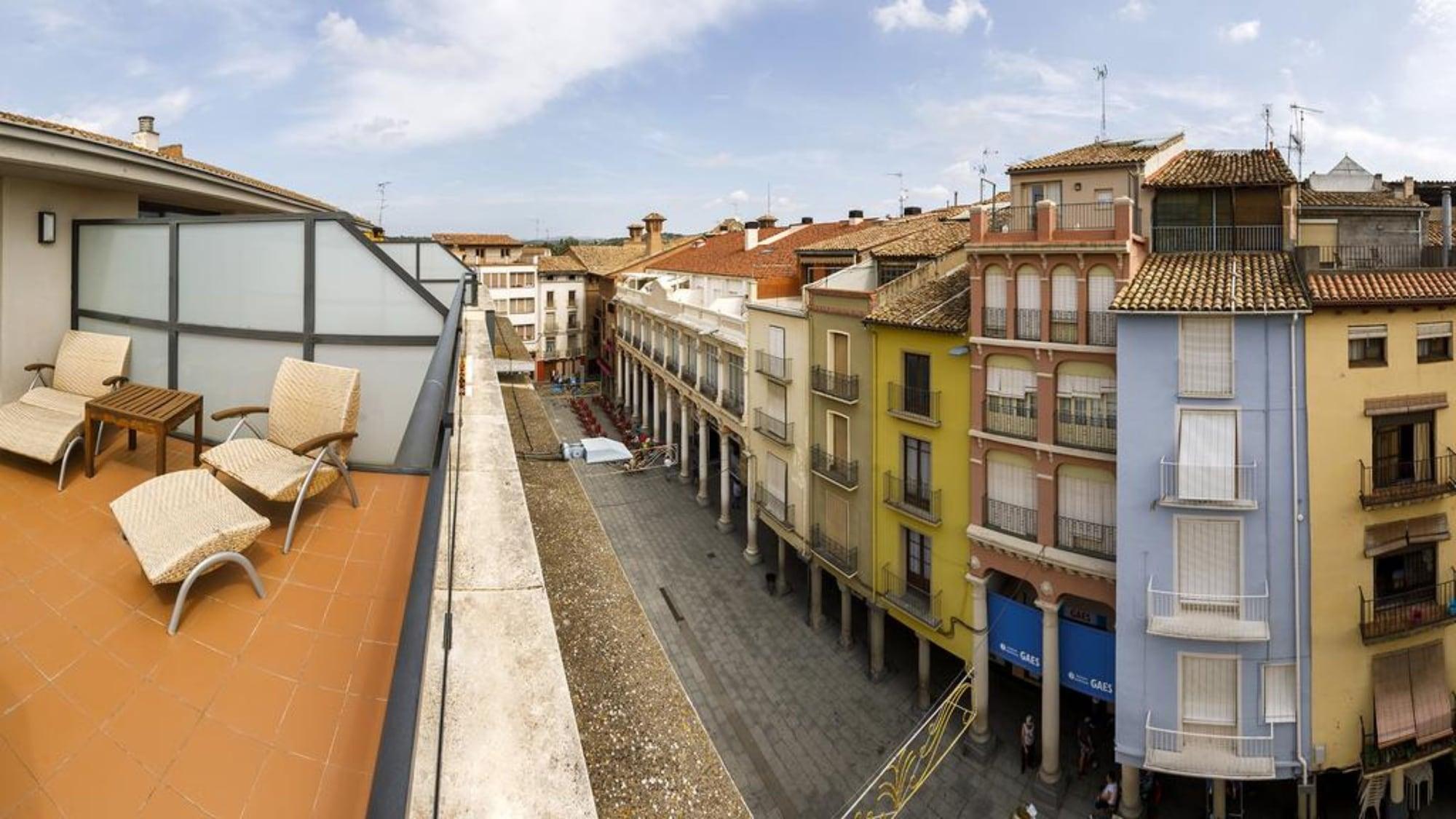 Gran Hotel Ciudad de Barbastro Bagian luar foto